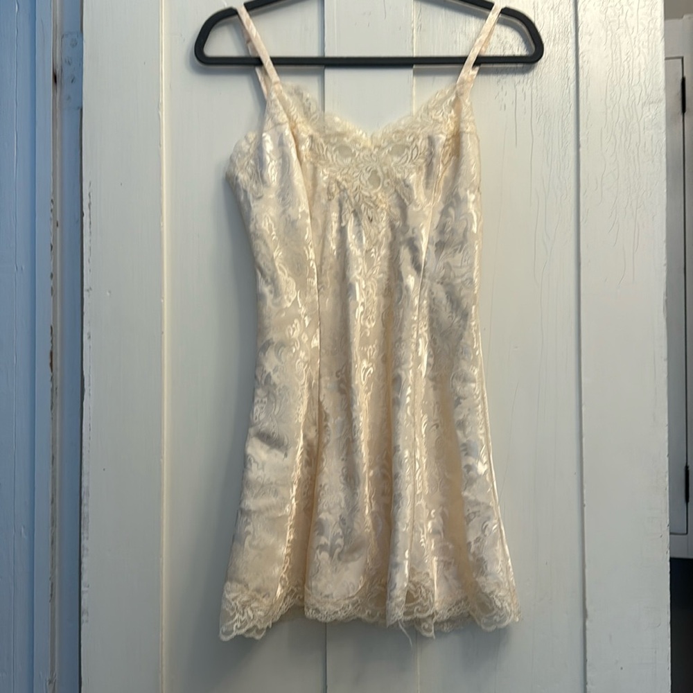 Vintage Victoria’s Secret short chemise small